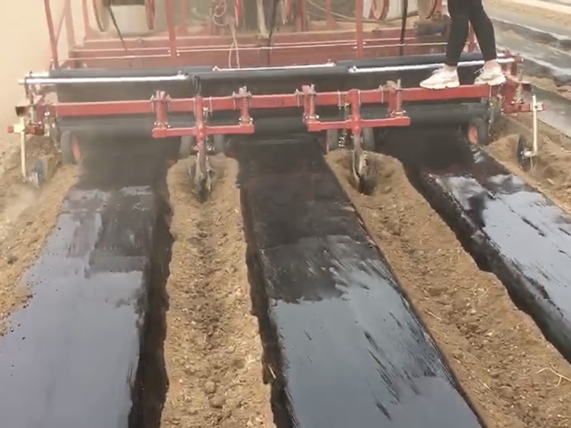 起壟鎮(zhèn)壓覆膜一體機(jī)